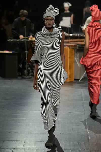 Look 27